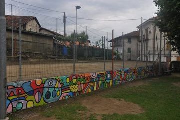 Il muro dipinto da Galliano Gallo e dai bimbi del suo laboatorio “Coloramuro” svoltosi domenica 24 Maggio 2015, che resterà a riempire di colore il Parco Giochi di Vistrorio!<br>